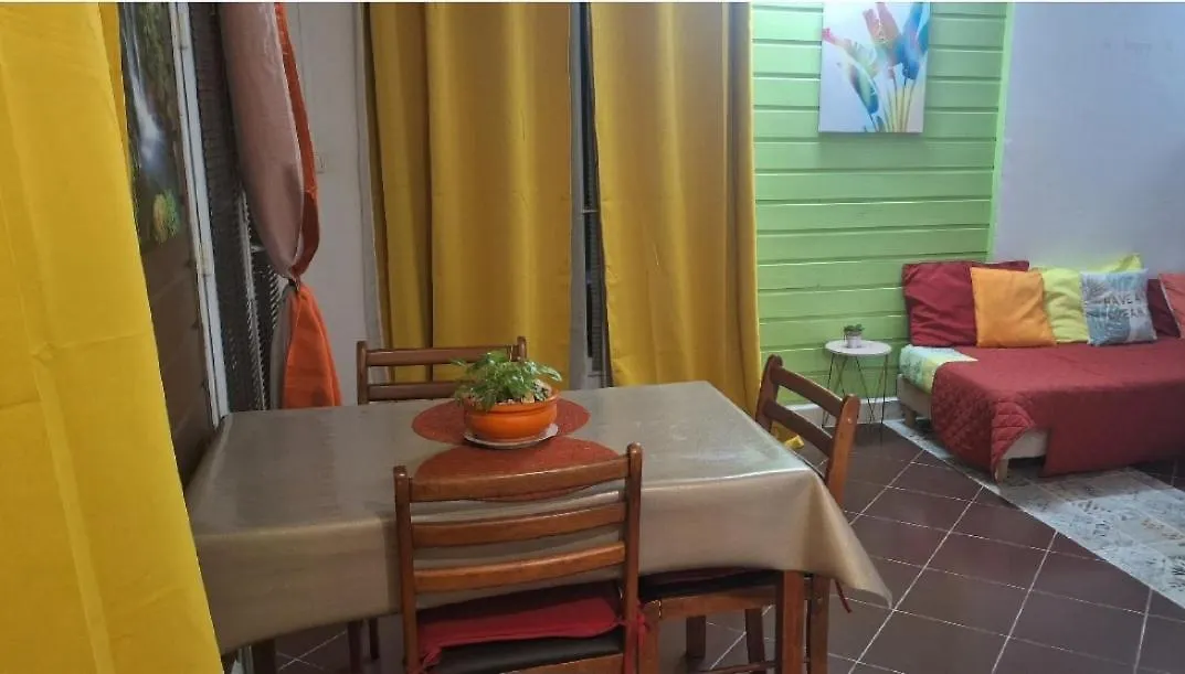 Escale Chez Joelle & Alain Bed & Breakfast Le Lamentin